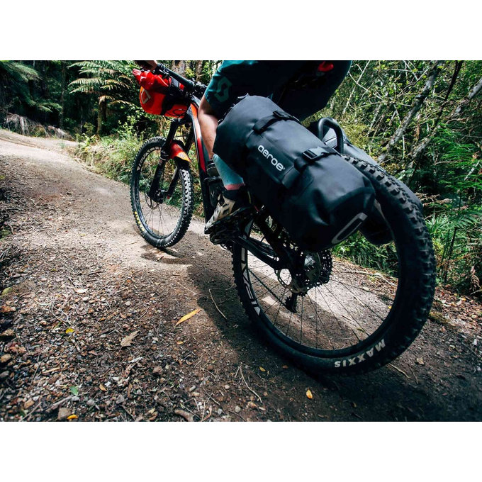 Geantă impermeabilă neagră - 12l