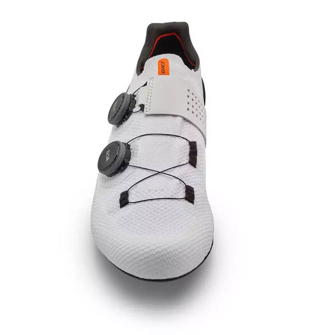 Pantofi de ciclism rutier cu talpa din carbon si sistem BOA DMT SH10