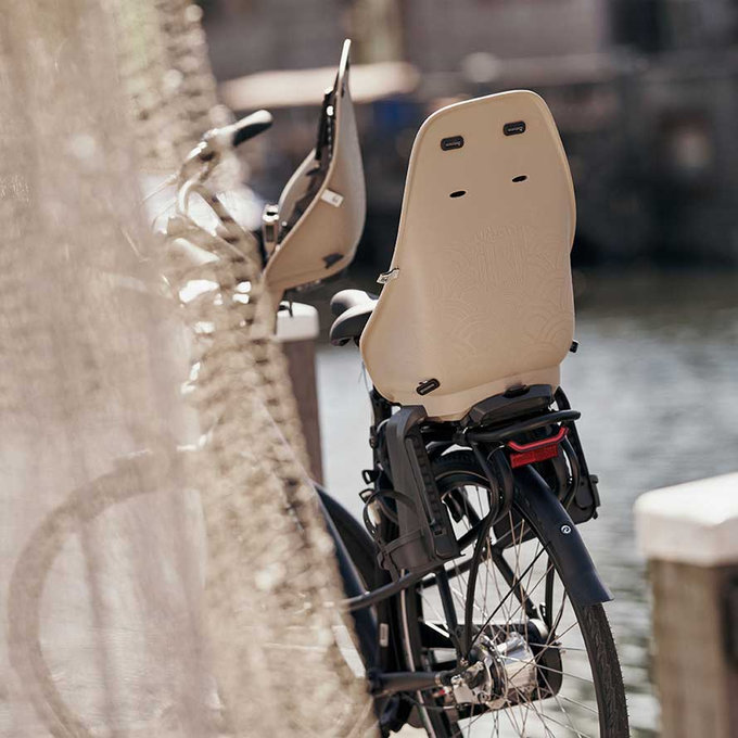 Scaunul din spate Ta-ke cu adaptor pentru suport pentru biciclete