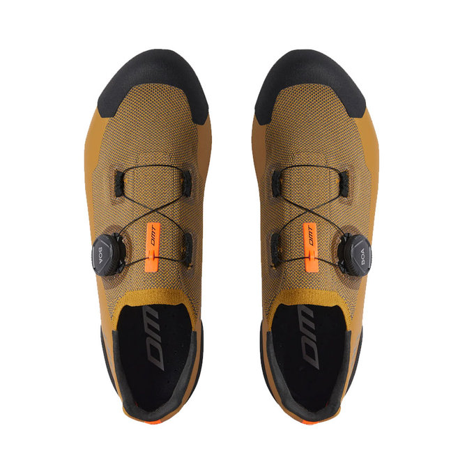 Pantofi de mountain bike cu talpa din carbon si sistem BOA DMT KM30