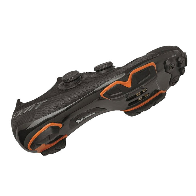 Pantofi de mountain bike cu talpa din carbon si sistem BOA DMT KM0
