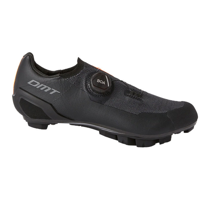 Pantofi de mountain bike cu talpa din carbon si sistem BOA DMT KM30