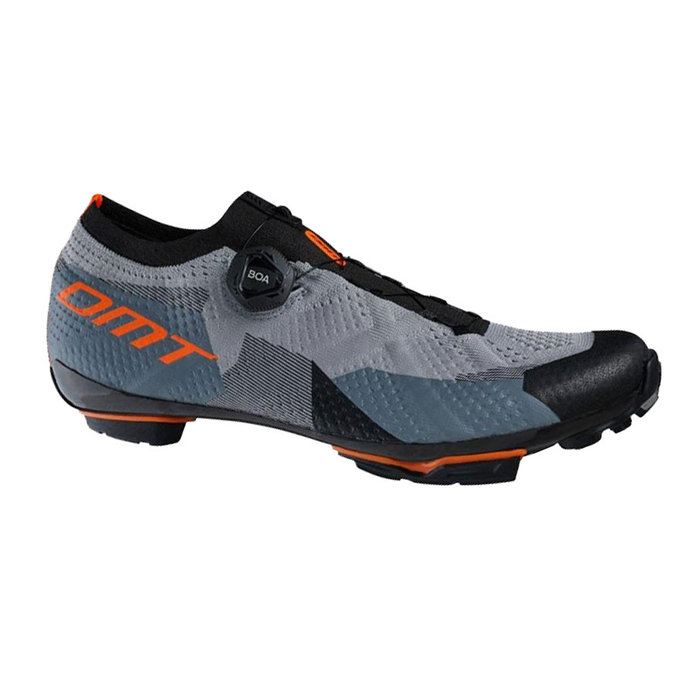 Pantofi de mountain bike cu talpa din carbon si sistem BOA DMT KM1