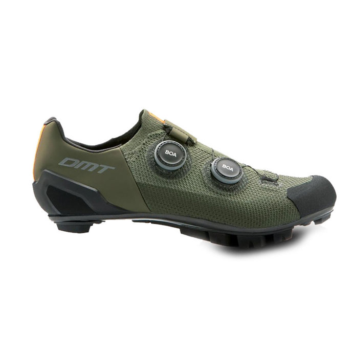 Pantofi de mountain bike cu talpa din carbon si sistem BOA DMT MH10